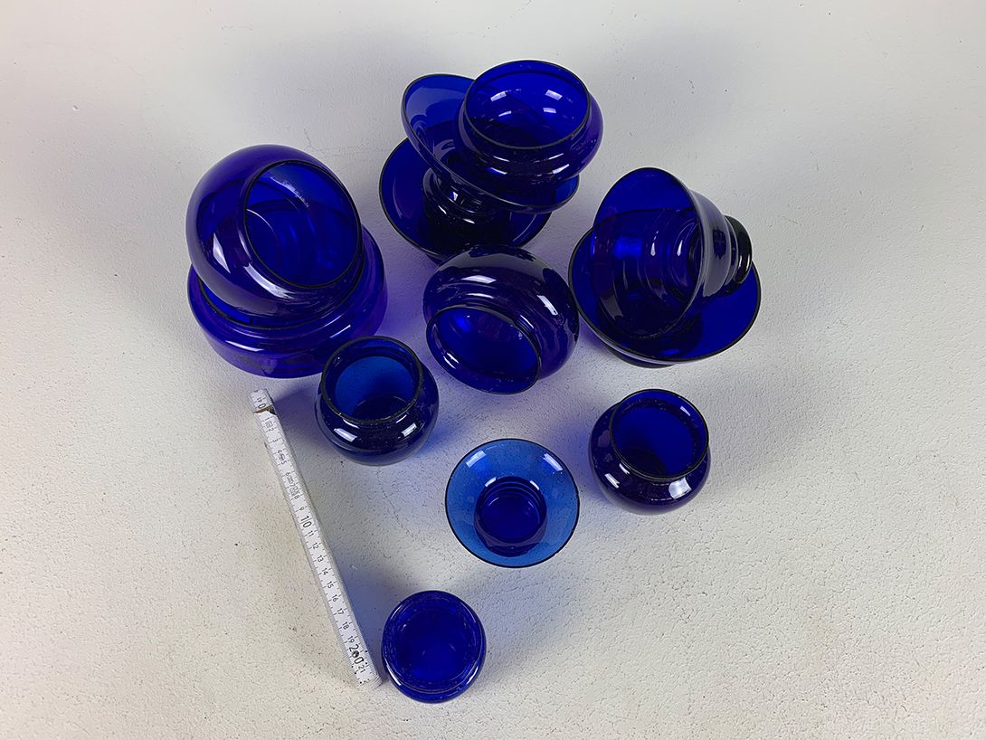 Foto Blue Glass Bowls Different Shapes and Sizes