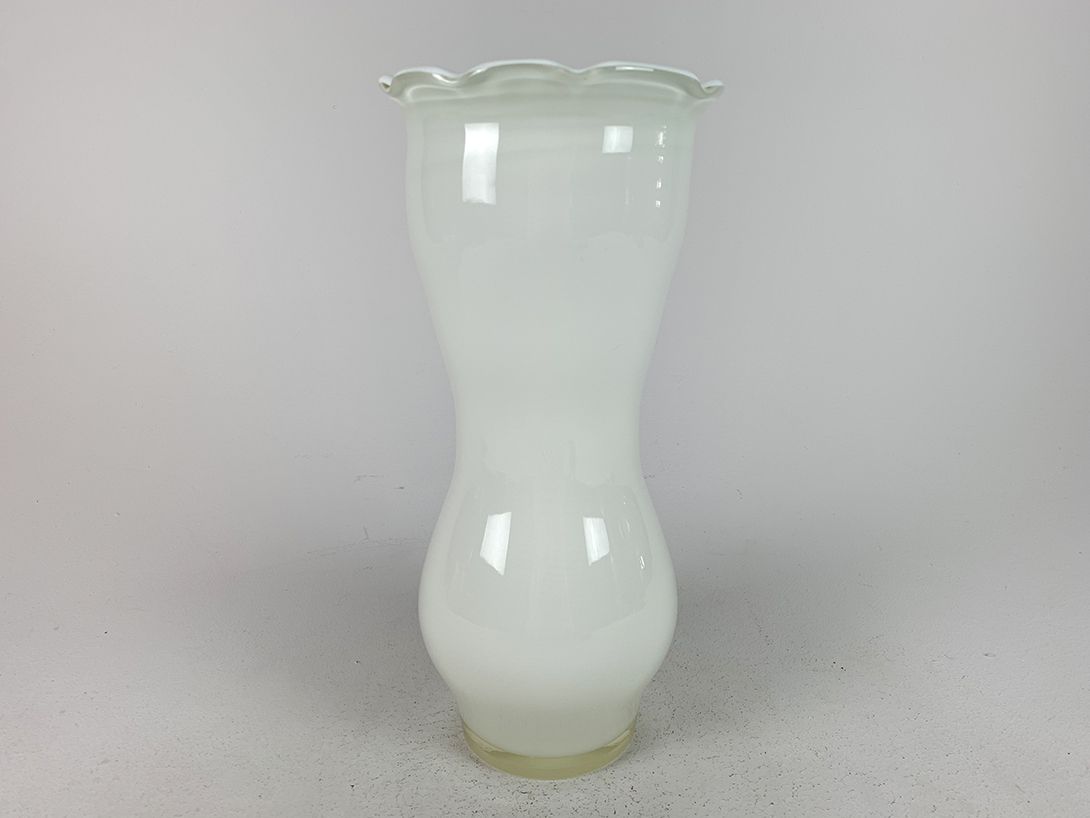 Foto Tall White Glass Table Vase h41