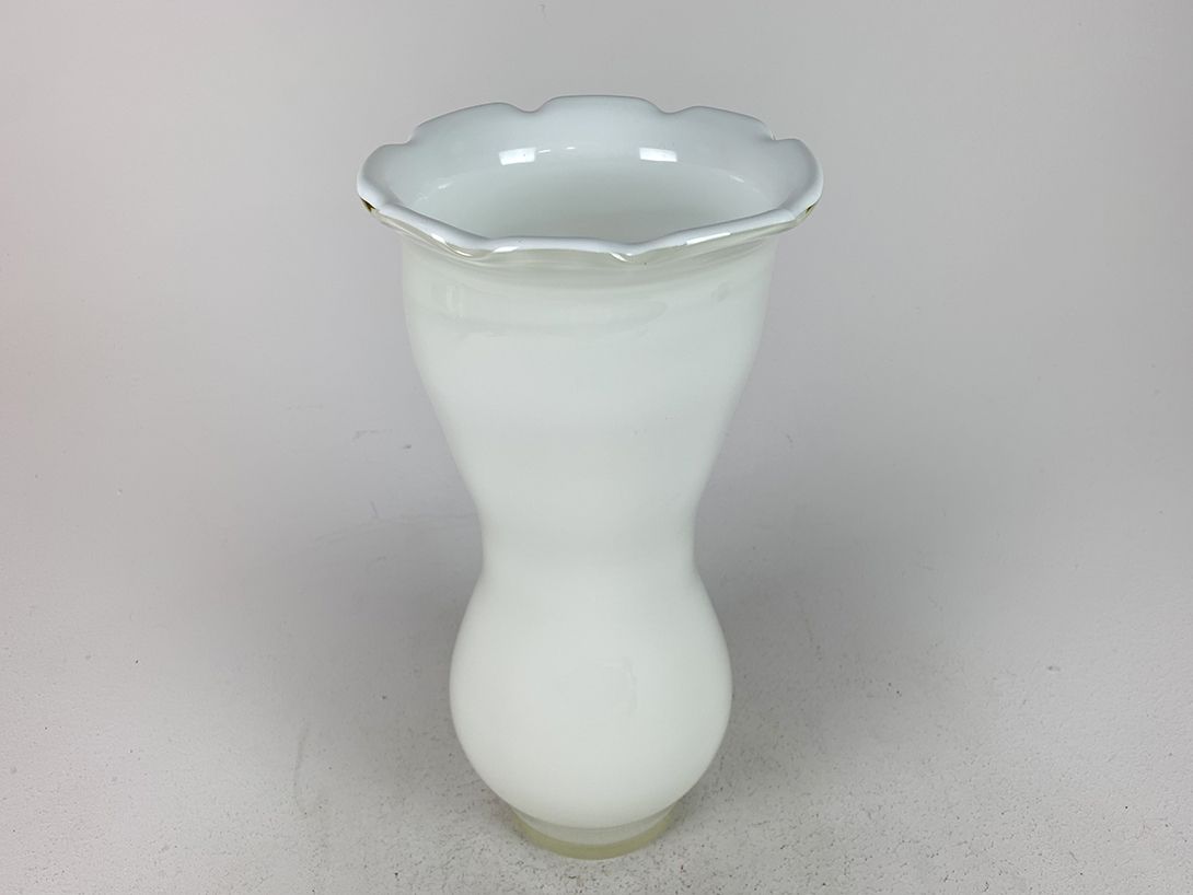 Foto Tall White Glass Table Vase h41