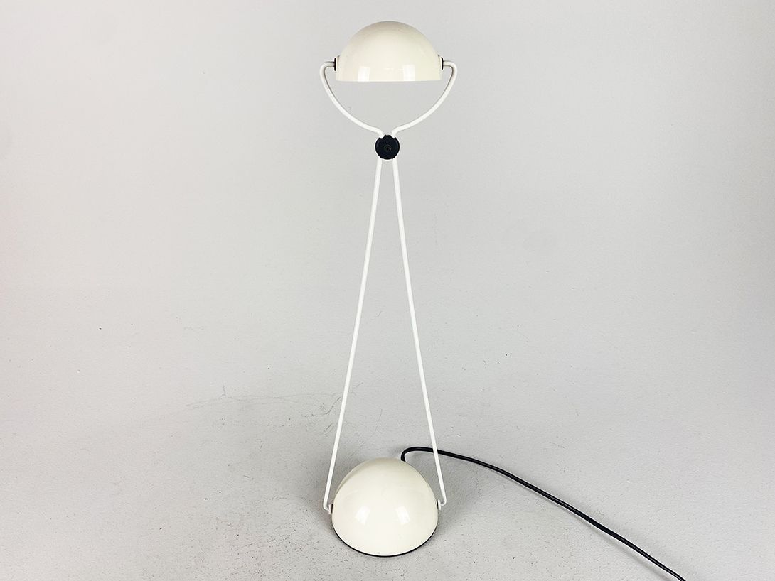 Foto White Memphis Style Desk Lamp h54