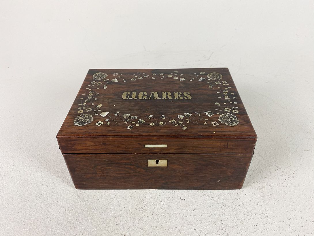 Foto Grandfathers Wooden Cigar Trunk h10x22x16 //