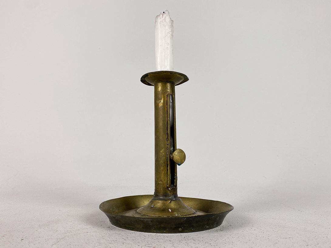 Foto Adjustable Brass Candle Holder