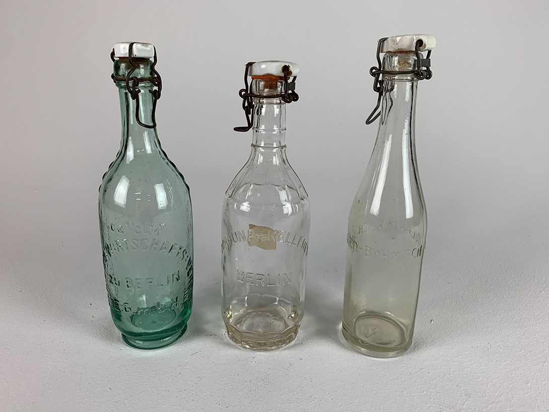 Foto Antique Berlin Glass Bottles