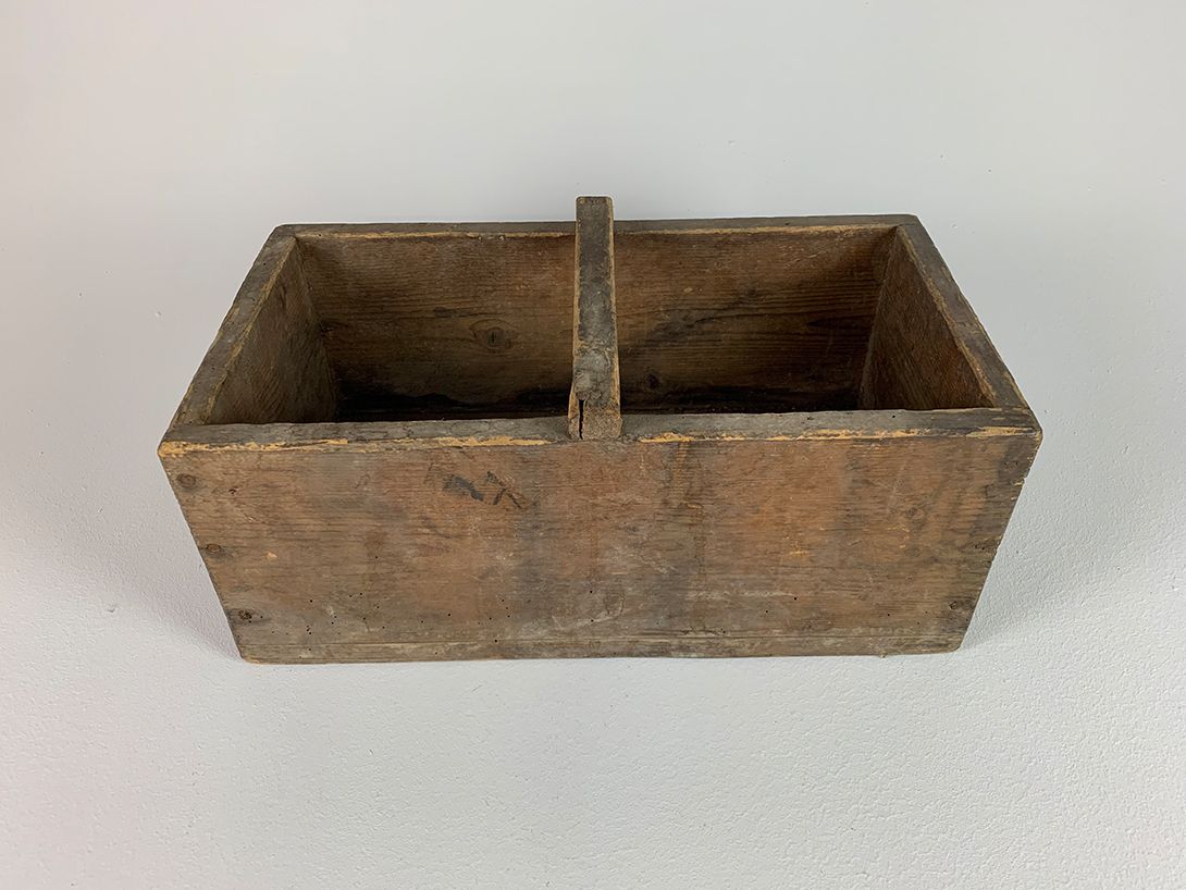 Foto Simple Wooden Case with Handle 24x45cm