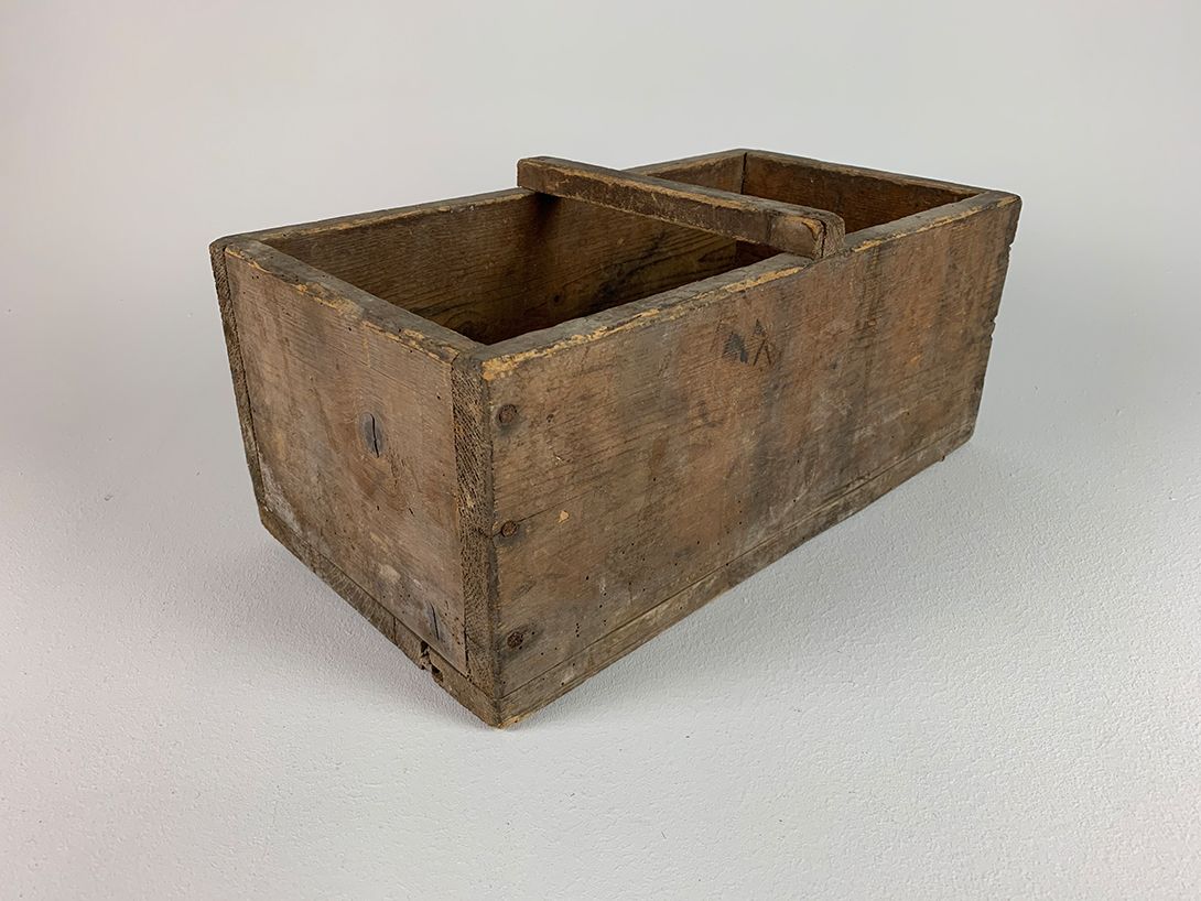 Foto Simple Wooden Case with Handle 24x45cm