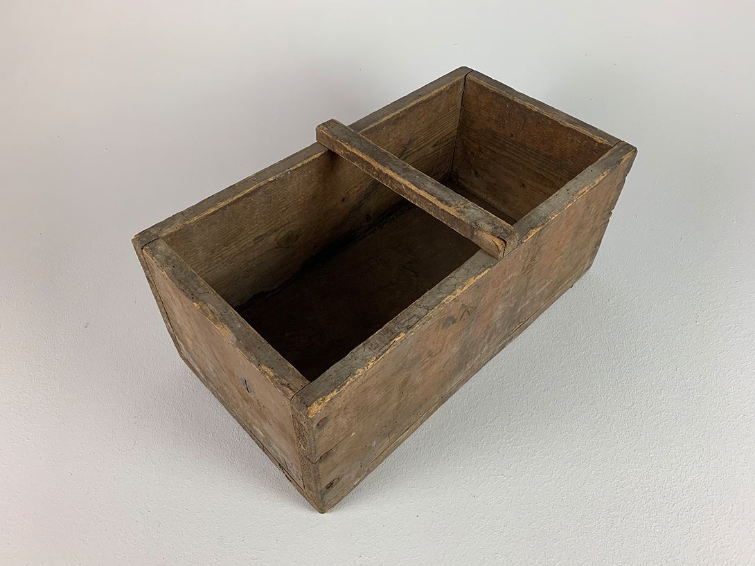 Foto Simple Wooden Case with Handle 24x45cm