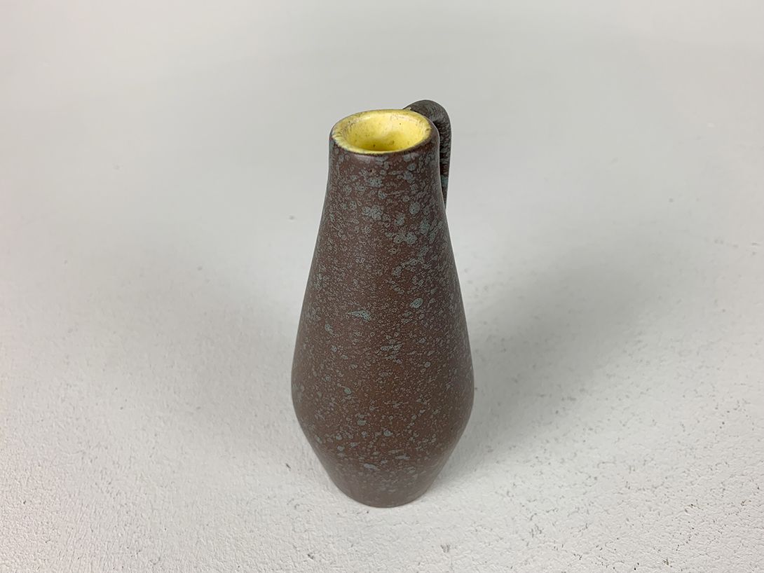 Foto Tiny Ceramic Vase with Blue Sprinkles and Yellow Inside h14 C6