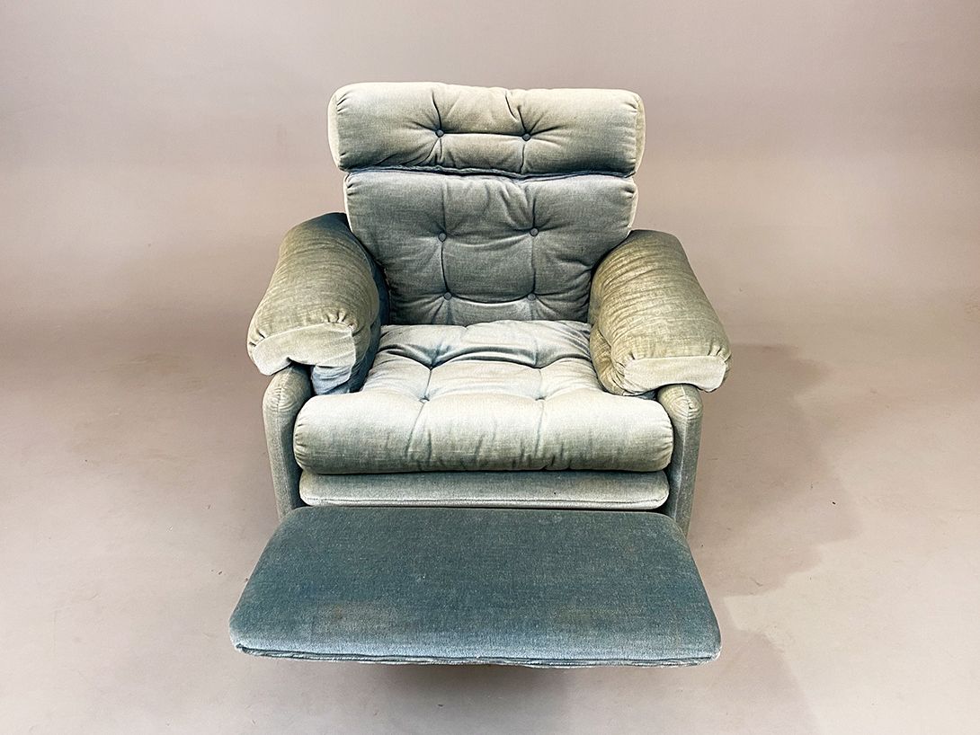 Foto Turquoise Velvet Lounge Seat with extendible Footrest