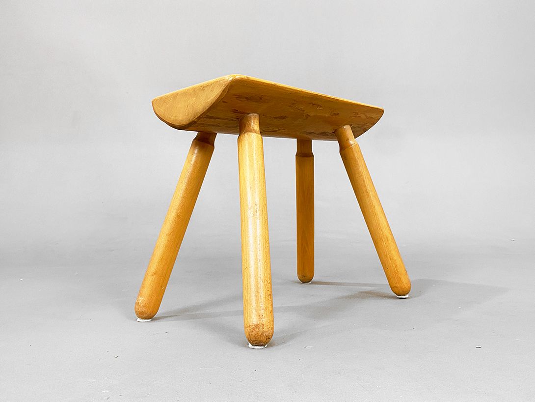Foto Neat Wooden Milking Stool h34