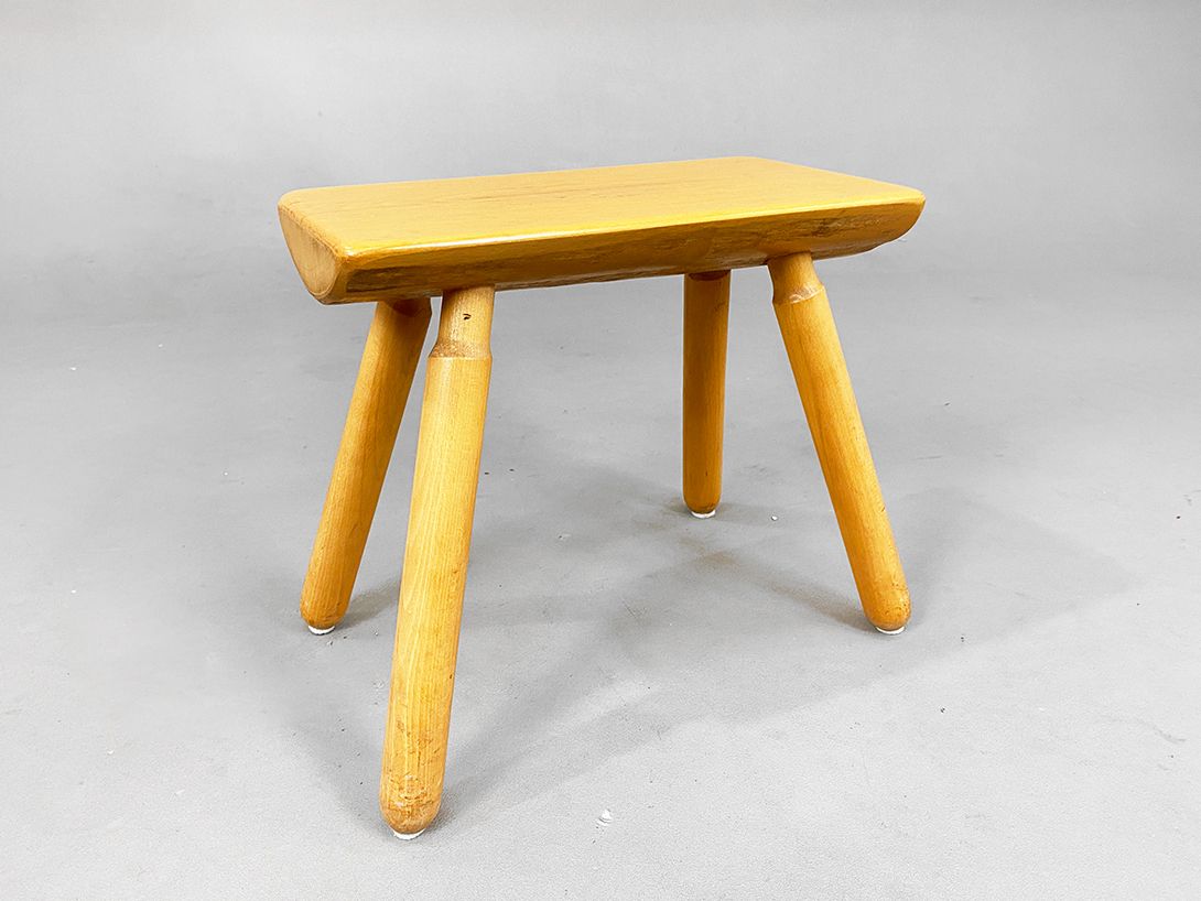 Foto Neat Wooden Milking Stool h34