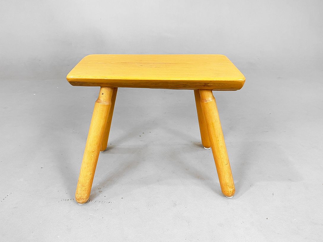 Foto Neat Wooden Milking Stool h34