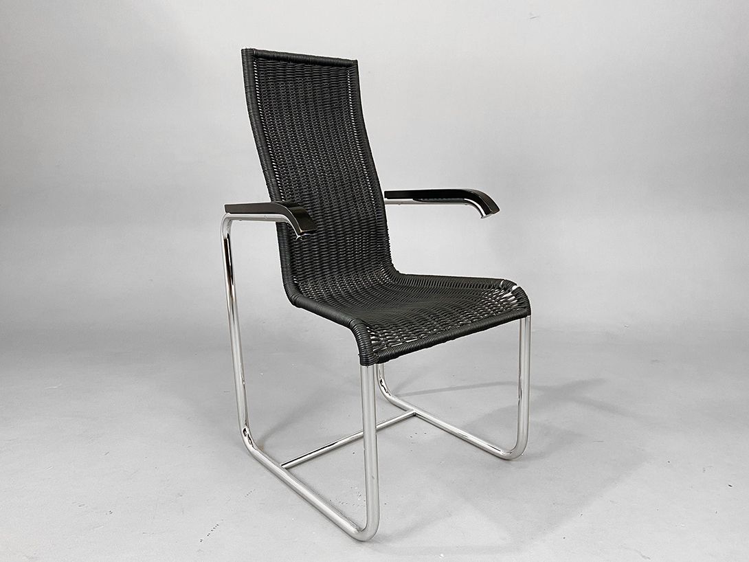 Foto Tall Black and Chrome Wicker Dining Chair