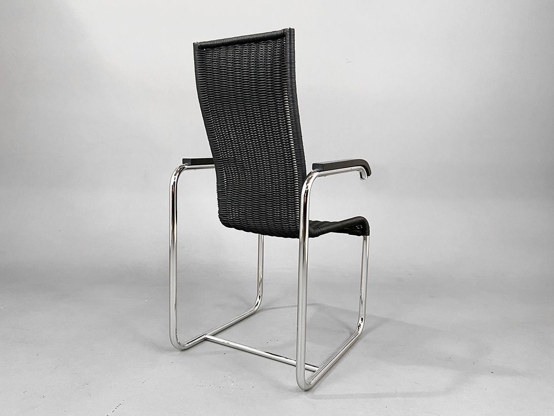 Foto Tall Black and Chrome Wicker Dining Chair