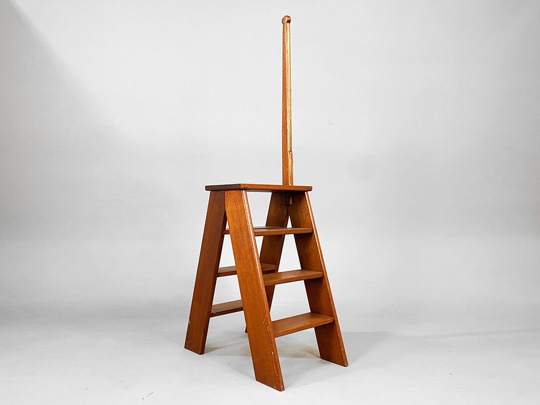 Foto Romantic Cherrywood Library Ladder