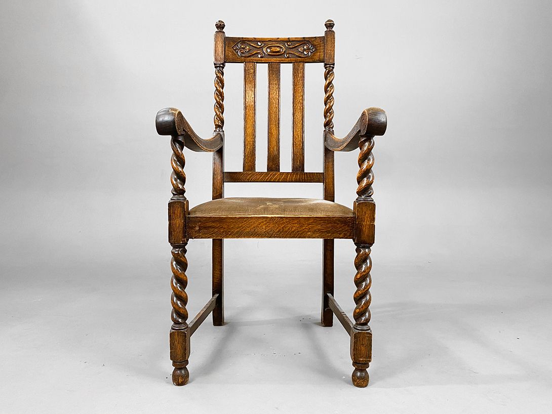 Foto Tall Wooden Spiral Carved Armchair h107