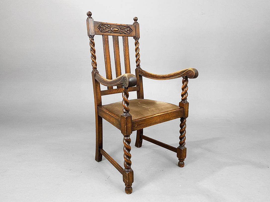 Foto Tall Wooden Spiral Carved Armchair h107