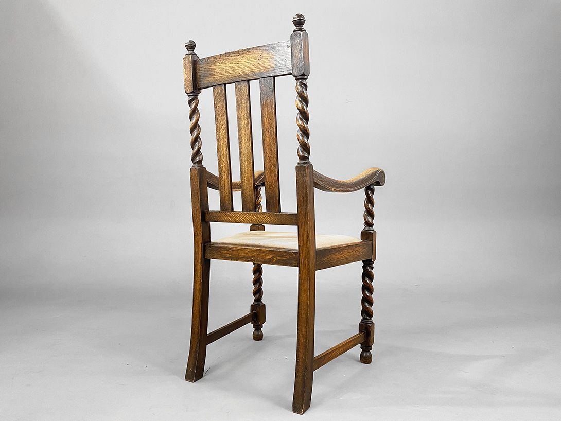 Foto Tall Wooden Spiral Carved Armchair h107