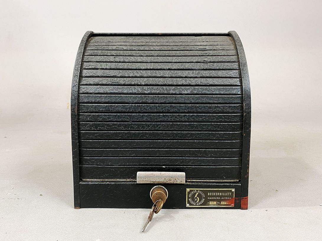 Foto Antique Ticket Machine, Hamburg Altona