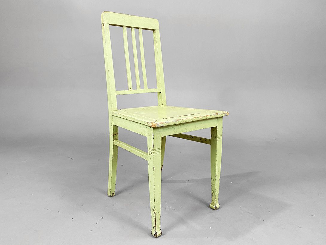 Foto Lime Green Wooden Chair, Decoration Only
