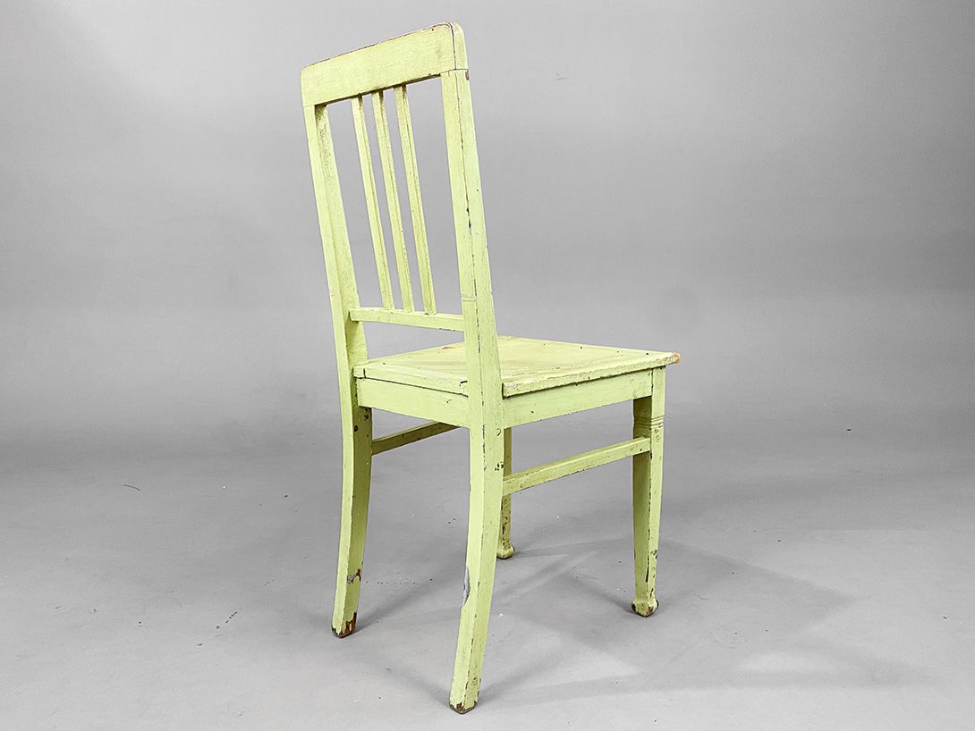 Foto Lime Green Wooden Chair, Decoration Only