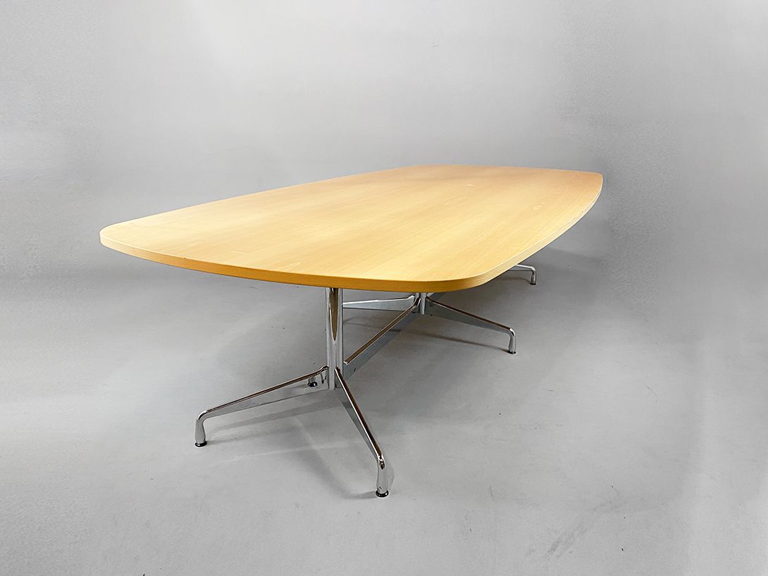 Foto Huge Eames Segmented Dining Table h72x305x138 //