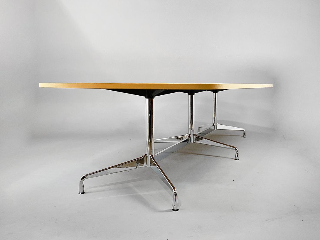 Foto Huge Eames Segmented Dining Table h72x305x138 //