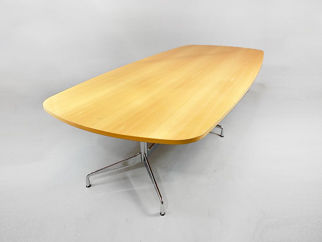 Foto Huge Eames Segmented Dining Table h72x305x138 //