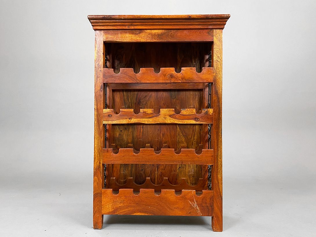 Foto Beautiful Wooden Wine Bottle Rack