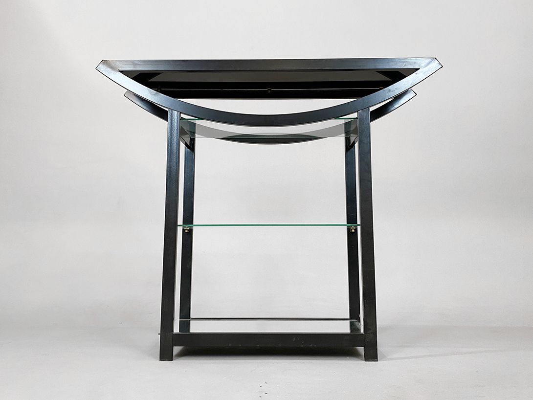 Foto Sleek Black Shelf //