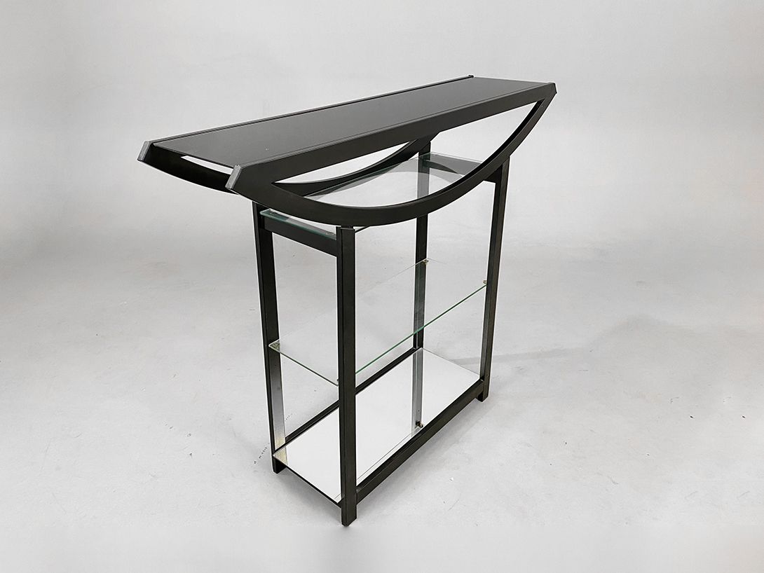 Foto Sleek Black Shelf //