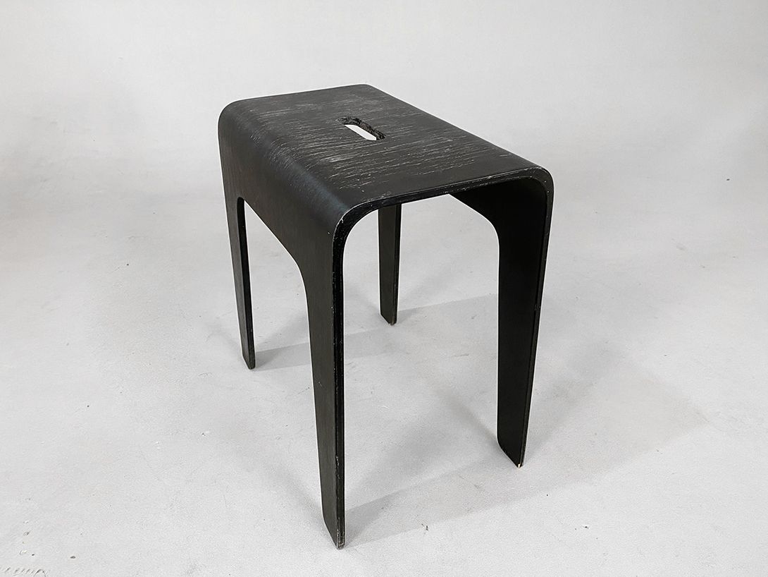 Foto Simple Black Bentwood Stool