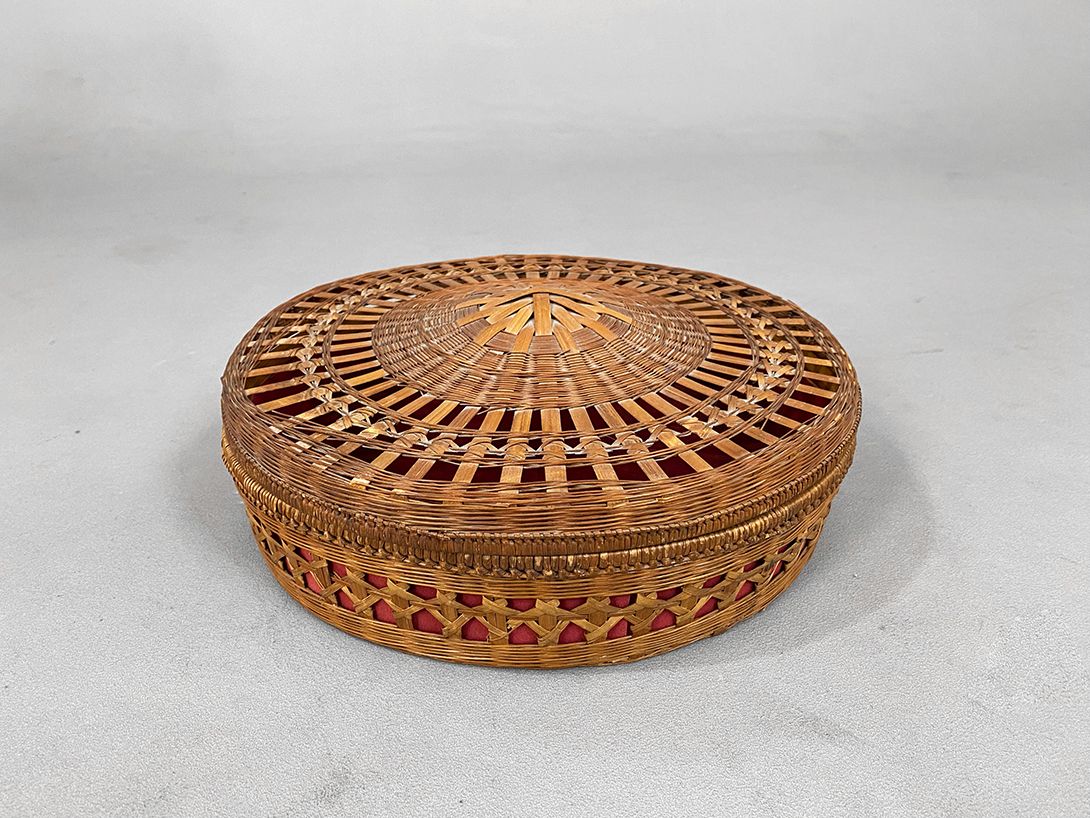 Foto Basket with Lid and Red Inlay h10x32