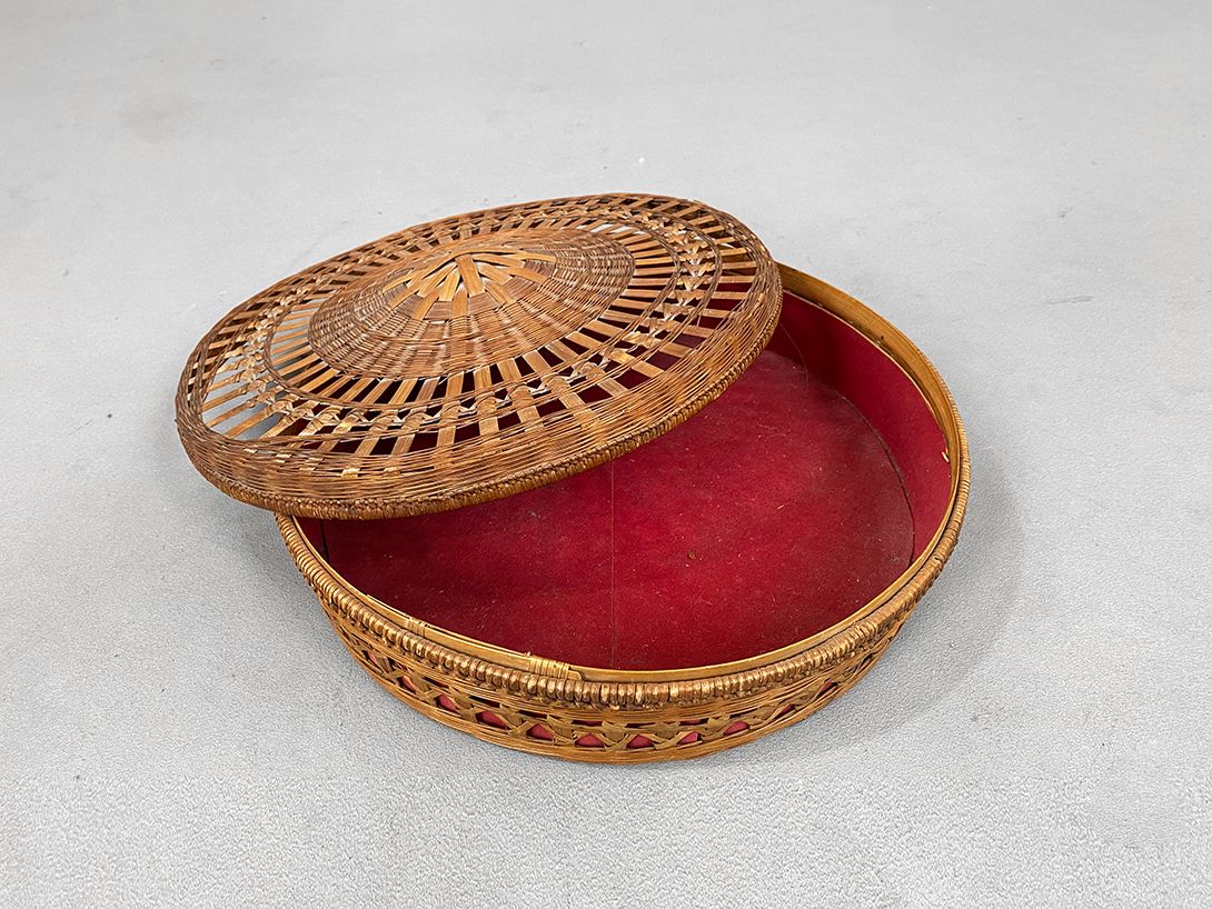 Foto Basket with Lid and Red Inlay h10x32