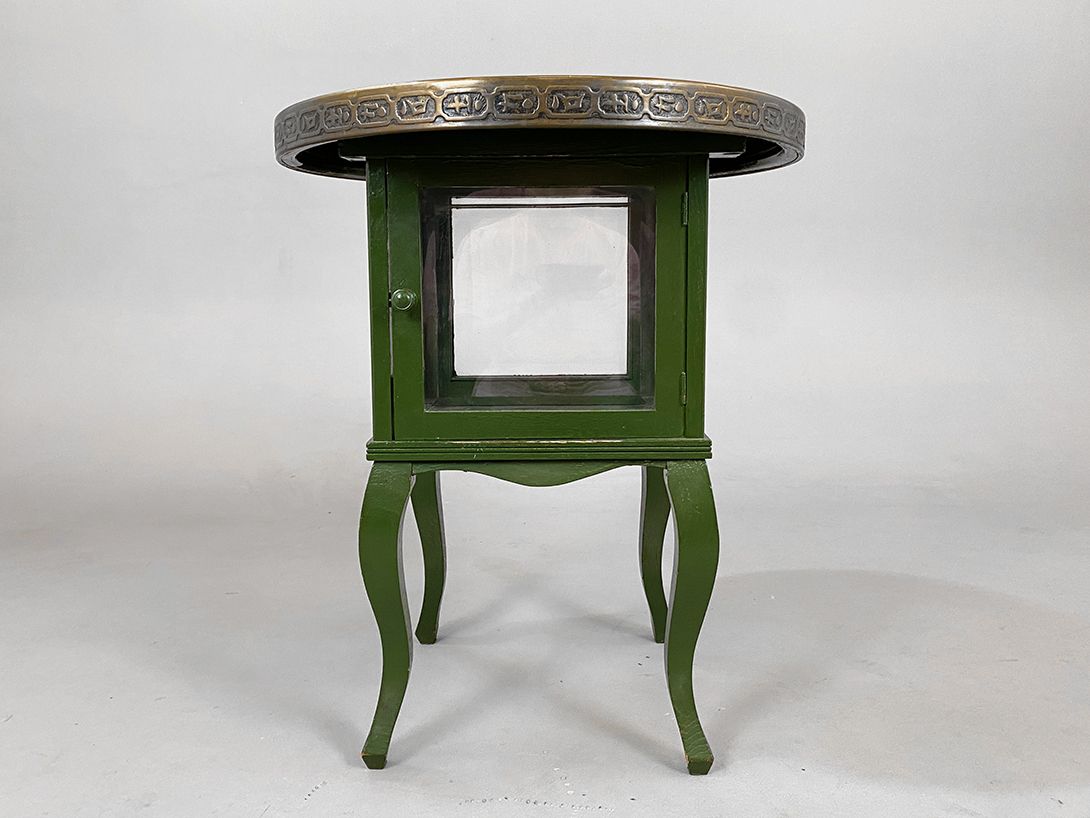 Foto Green Smokers Table with Ornate Metal Surface h96x60