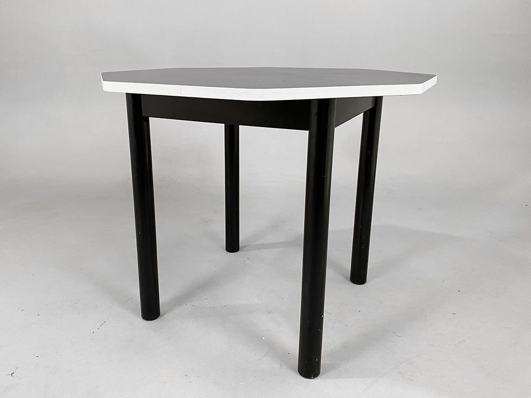 Foto Octagonal Black and White Kitchen Table h72x90