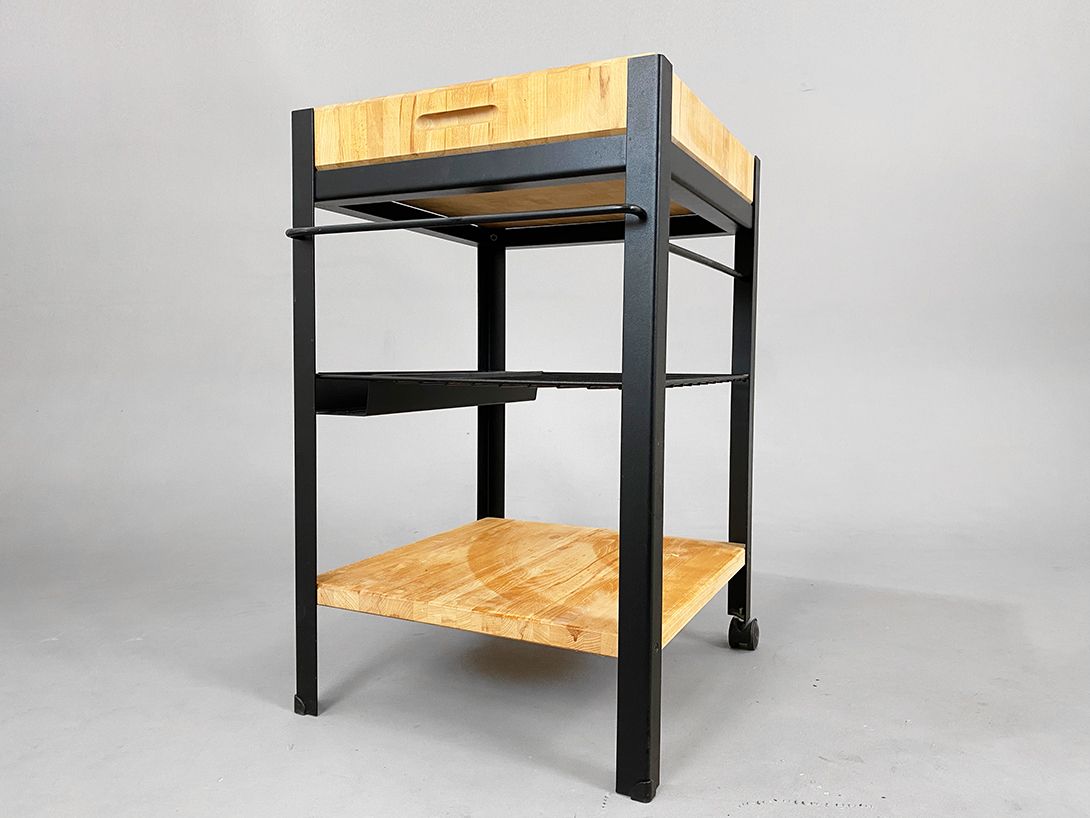 Foto Portable Kitchen Isle with integrated Cutting Board