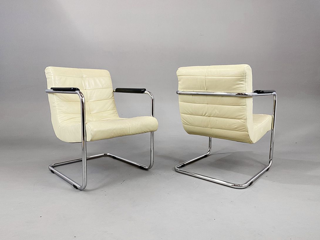 Foto Machalke White Leather Armchair with Chrome Frame