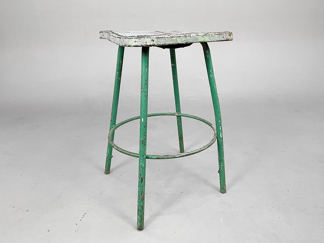 Foto Rusty Stool with Green Steel Legs h62x38