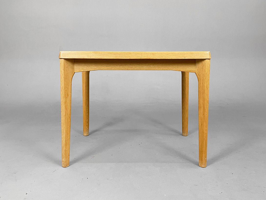 Foto Simple Wooden Coffee Table h51