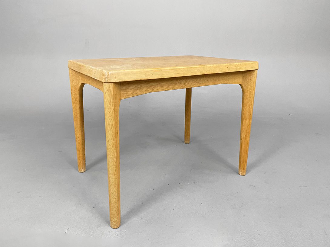 Foto Simple Wooden Coffee Table h51