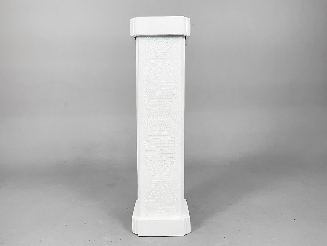 Foto Antique White Porcelain Column with Crocodile Skin Surface h90x25