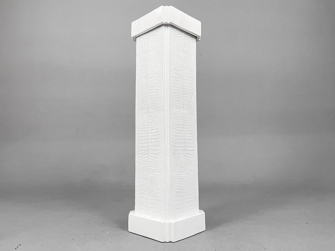 Foto Antique White Porcelain Column with Crocodile Skin Surface h90x25
