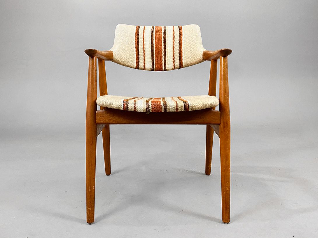 Foto Danish Teak Armchair by Glostrup