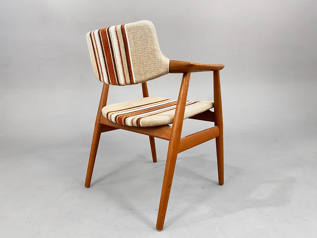 Foto Danish Teak Armchair by Glostrup
