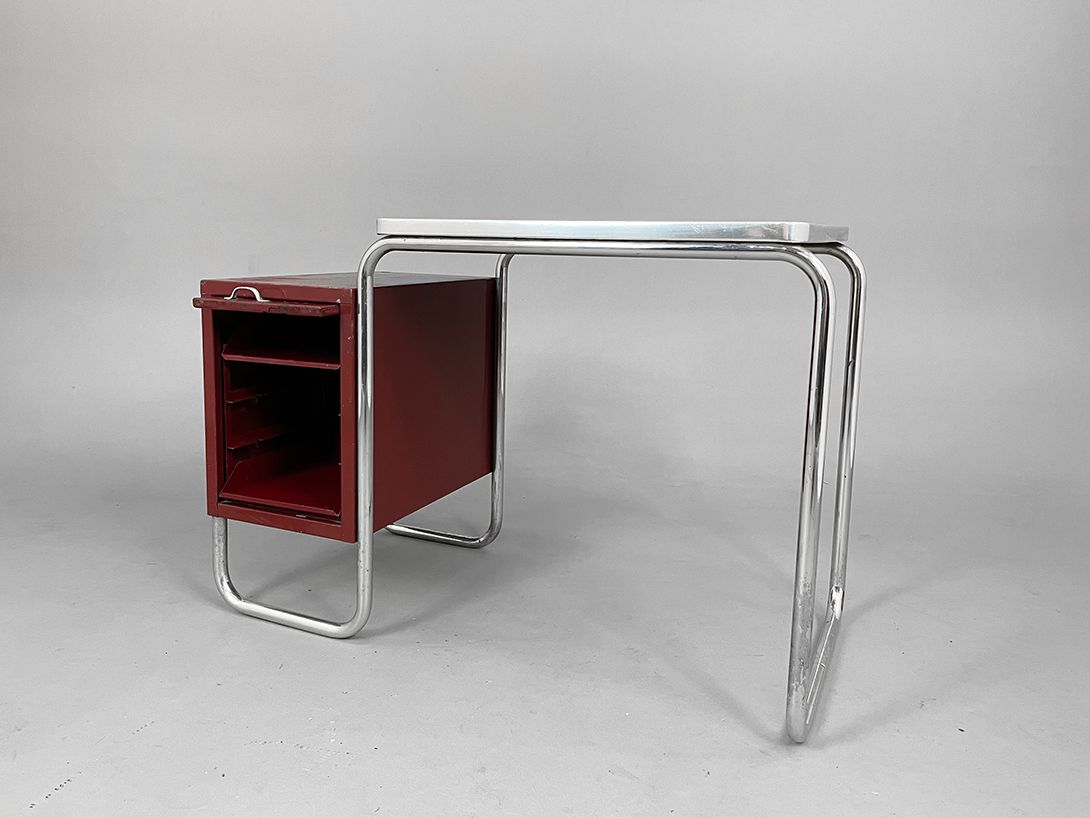 Foto Wine Red Metal Desk with Chrome Frame h69x97x51