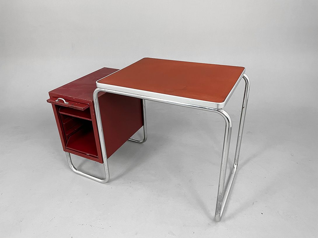 Foto Wine Red Metal Desk with Chrome Frame h69x97x51
