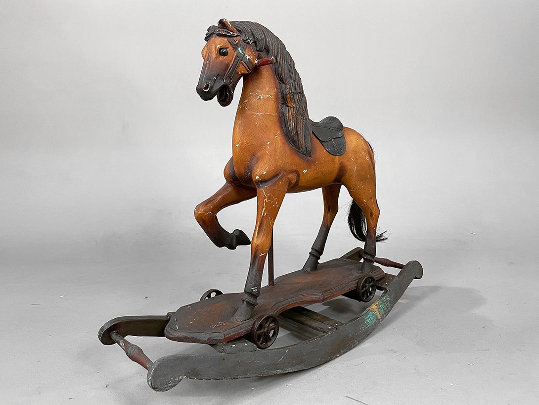 Foto Wooden Rocking Horse with Black Weave