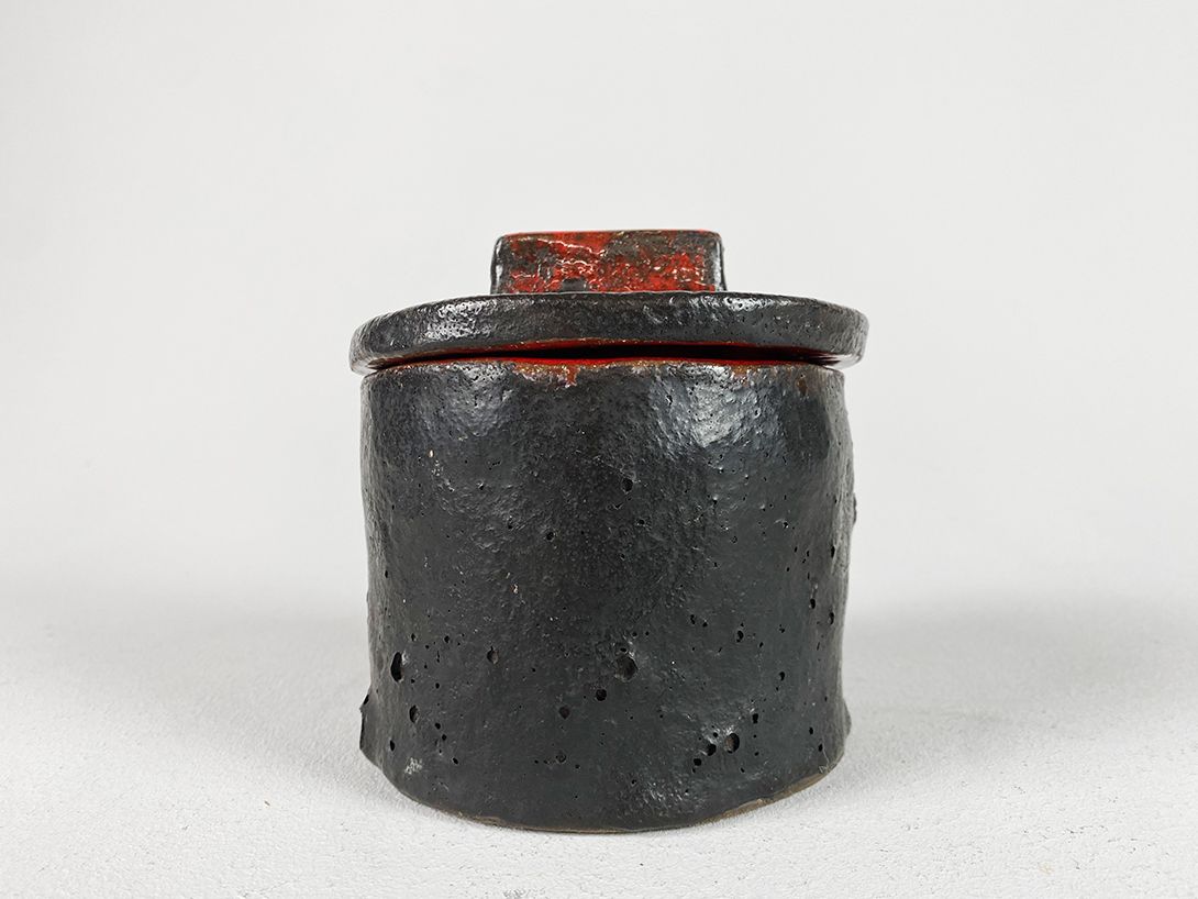 Foto Stoneware Volcano Vessel with Lid h13