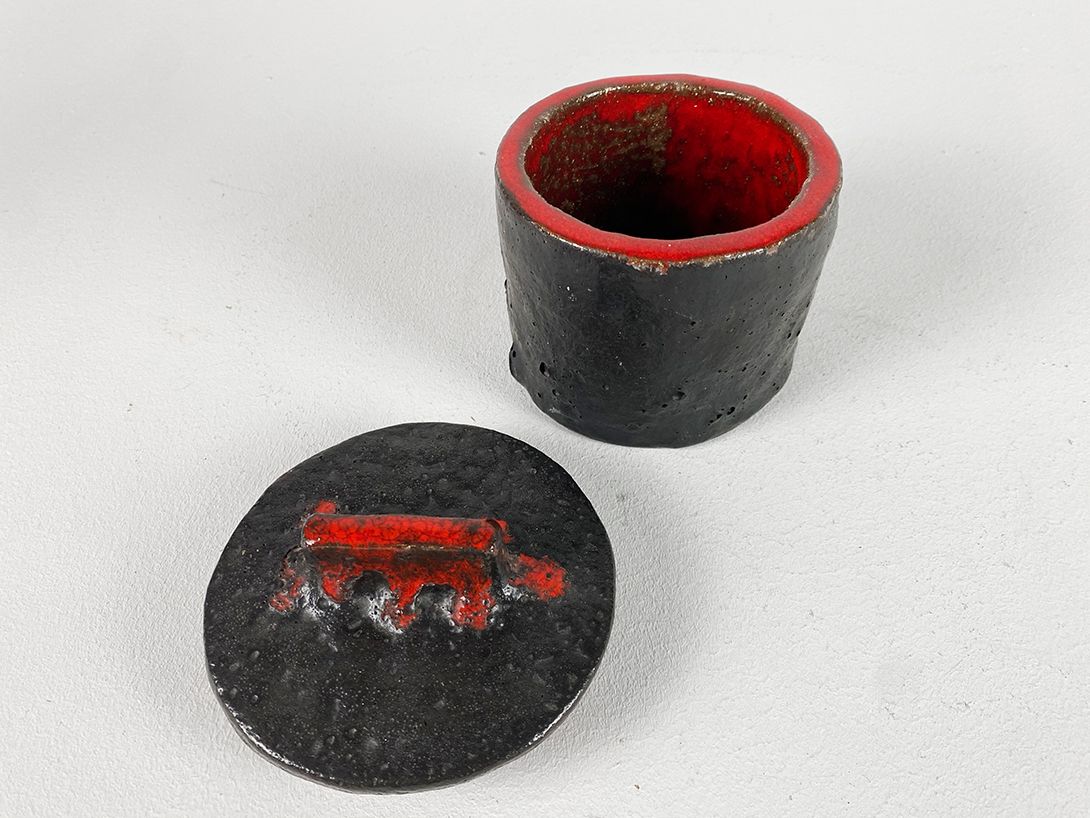 Foto Stoneware Volcano Vessel with Lid h13