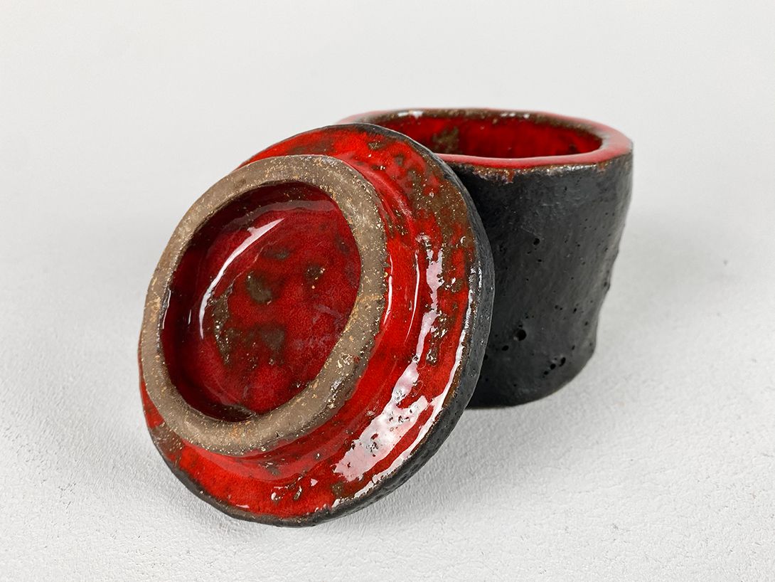 Foto Stoneware Volcano Vessel with Lid h13